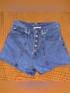 Levis 80s Mom Jean Shorts 30